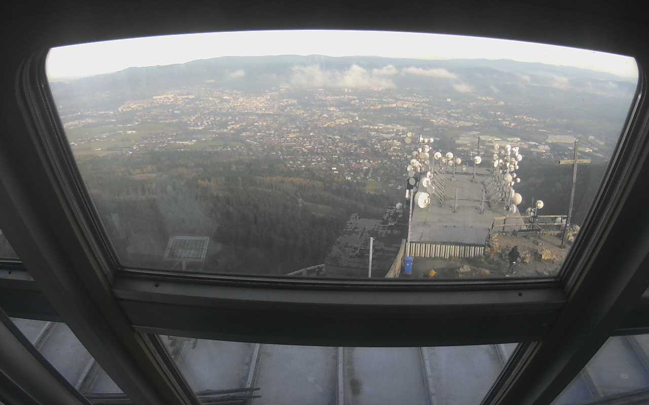 Pohled z hotelové restaurace směrem na Liberec.